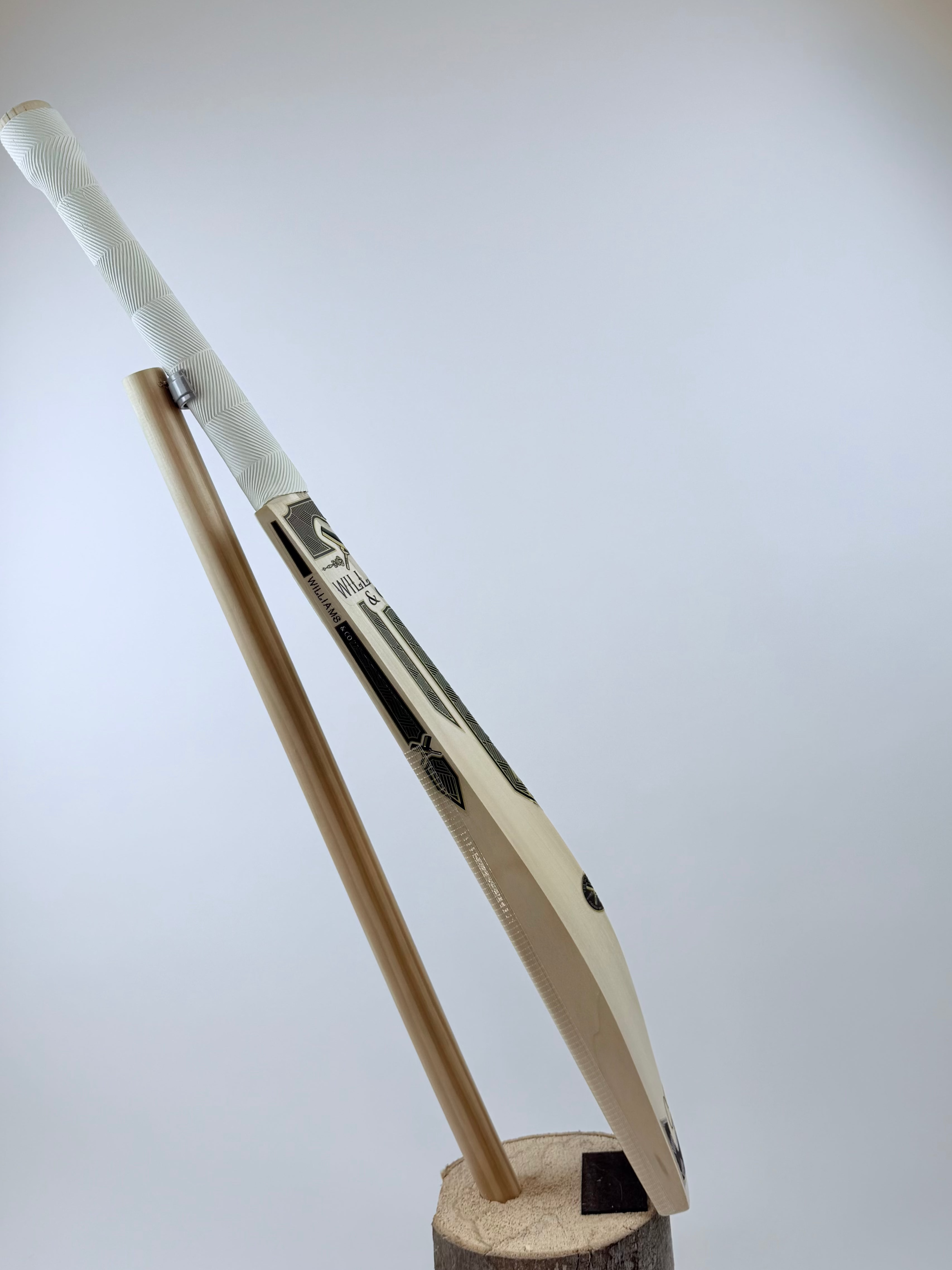 Makers Run Dutch Willow – Stock Bat 1 | 2lb 11.5oz | Mid-Low | 39mm Edges