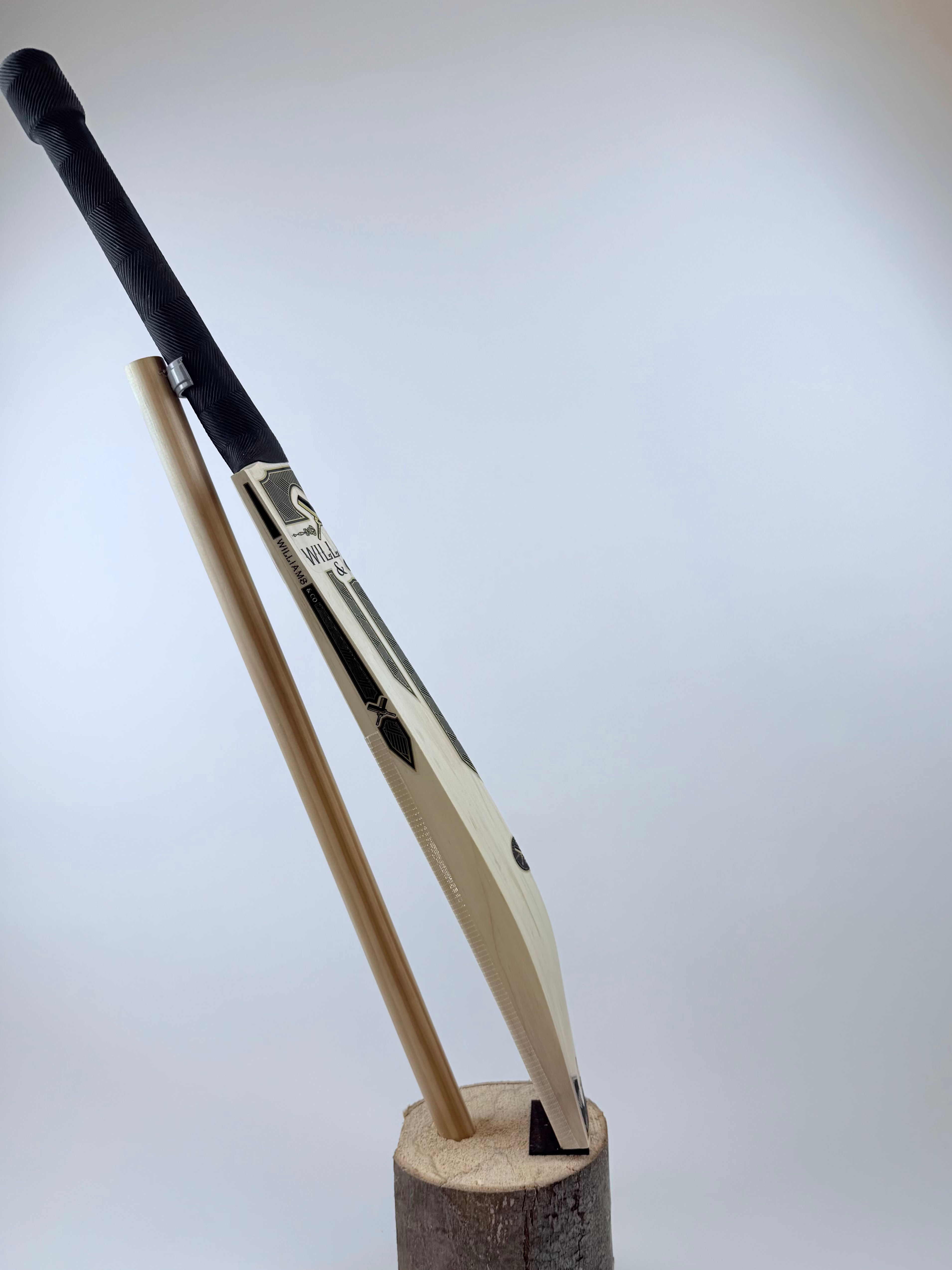 Makers Run Dutch Willow – Stock Bat 2 | 2lb 11oz | Mid-Low | 39mm Edges